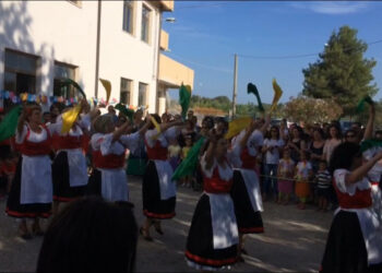 Giornata entusiasmante per le insegnanti e alunni delle elementari di Strongoli marina con lo spettacolo “Festa di Primavera”