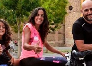 Lucio e Elisabeth, una coppia argentina in giro per il mondo in bicicletta fanno tappa a Cirò Marina