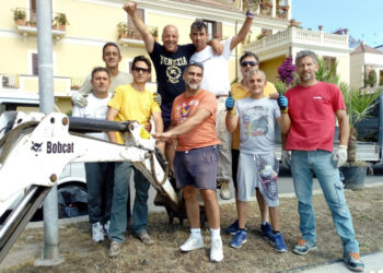 Messe a dimora 30 piante oggi a Cirò Marina, grazie a Città Pulita per il continuo coinvolgimento di Cittadini e Imprenditori