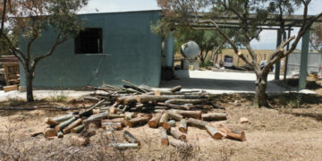 Sorpreso mentre tinteggiava un fabbricato rurale abusivo a Crotone, deferito 44enne di Papanice