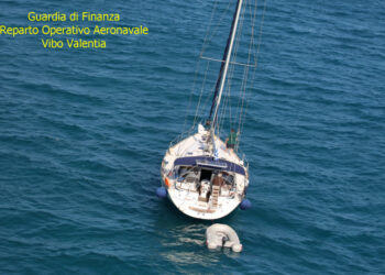 Traffico illegale di migranti, fermato dalla Finanza Veliero a largo di capo spartivento