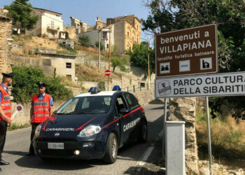 Vanno in villeggiatura e rapinano un’anziana signora: arrestati due giovani dai Carabinieri
