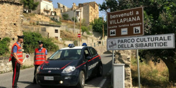 Vanno in villeggiatura e rapinano un’anziana signora: arrestati due giovani dai Carabinieri