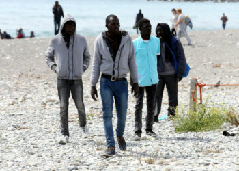 Sbarcati 20 migranti a “Le Castella”, erano a bordo di uno Yacht