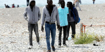 Sbarcati 20 migranti a “Le Castella”, erano a bordo di uno Yacht