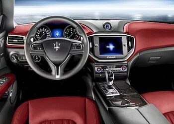 Auto di lusso, scatta il controllo se la spesa è ingiustificata