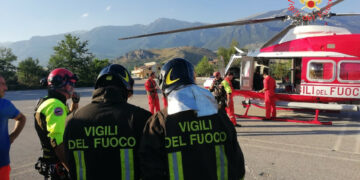 Cade durante la gita in montagna, escursionista recuperata con l’elicottero