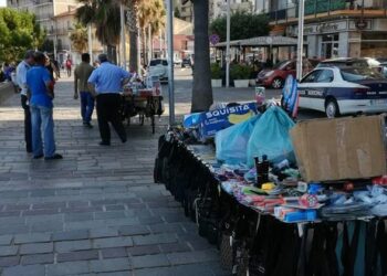 Operazione della Polizia Municipale di Crotone: Sgombero ambulanti abusivi dal lungomare cittadino
