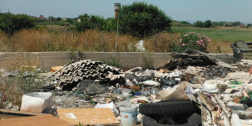 Sequestrato sito di abbandono incontrollato di rifiuti a Isola Capo Rizzuto