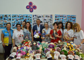 Sul lungomare di Crotone, le Pigotte realizzate dai migranti del Cara di Sant’Anna