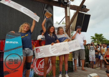 L’Italia ha la sua campionessa del mondo: Sofia Tomasoni vola e vince al Campionato mondiale di Kitesurf di Gizzeria