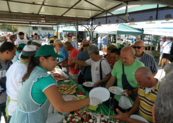 Fine agosto al “Farmer’s Market” di Crotone: il mercato gremito e tinto, per l’occasione del tricolore italiano