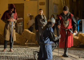 Grande spettacolo la prima edizione della “Serata Medievale” nel suggestivo Borgo antico di Cirò