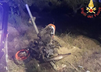 Tragico incidente stradale questa notte sulla SS106 tra una vettura ed uno scooter, muore un diciottenne