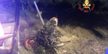 Tragico incidente stradale questa notte sulla SS106 tra una vettura ed uno scooter, muore un diciottenne