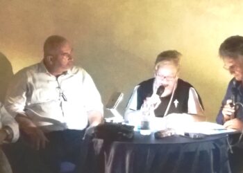 “Terra d’Eterno Incanto” presentato il libro della scrittrice Domenica Milena Arcuri Rossi, dove la scrittrice fa rivivere l’antico borgo di Cirò