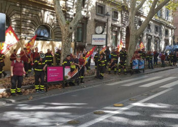 Ancora una giornata di lotta per i lavoratori precari dei Vigili del Fuoco aderenti all’Unione Sindacale di Base