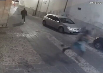 Armati di accetta fanno irruzione nella Tabaccheria Riganello di Crotone, due arresti della Polizia