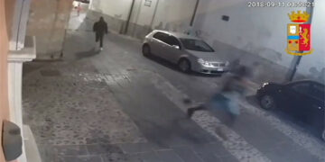 Armati di accetta fanno irruzione nella Tabaccheria Riganello di Crotone, due arresti della Polizia