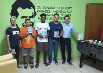 Corigliano, il Milan Club “Rino Gattuso” dona libri autografati dal campione