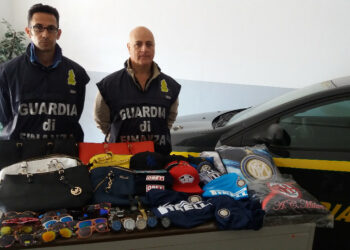 Guardia di Finanza: Sequestrati 426 capi contraffatti, verbalizzate 80 mancate emissioni di scontrini