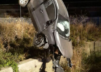 Incidente sulla SS106 a Crotone nelle vicinanze di Passo Vecchio: auto finisce in un canalone, morto il conducente