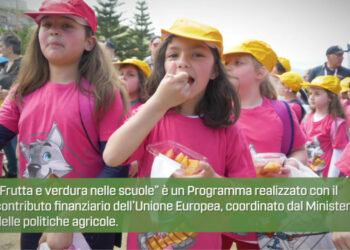 Mangiare sano a scuola, riparte il progetto “Frutta Day” per educare gli alunni