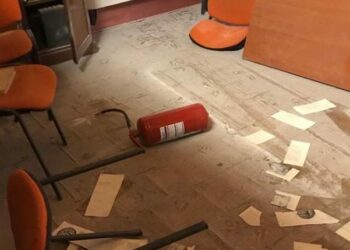 Atto vandalico alla Biblioteca Comunale nel Castello Carlo V di Crotone