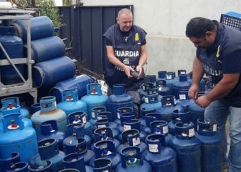 Blitz della Finanza, sequestrate 261 Bombole Gas in un deposito