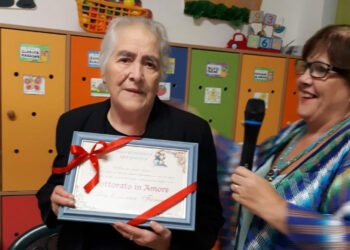 Festa dei Nonni alla Scuola “Qui Quo Qua” di Cirò Marina, assegnato il Dottorato alla bisnonna Fiorenza