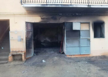 Fulmine nella notte si abbatte su una casa a Cirò e brucia un garage