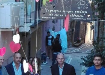 Il vicolo dell’abbraccio per dire “ti voglio bene Crotone”