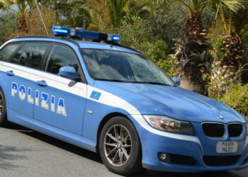 Rubano bevande alcoliche e alimenti in vari esercizi commerciali, arrestate dalla Polizia 3 rumene