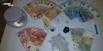 Spacciava cocaina durante la detenzione domiciliare, un arresto a Cirò Marina