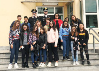 50 ragazzi della Scuola Media “Casopero” e del gruppo Scout in visita alla caserma dei Carabinieri di Cirò Marina