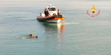 Catanzaro, proseguono le operazioni di ricerca dello skipper di una barca a vela disperso in mare