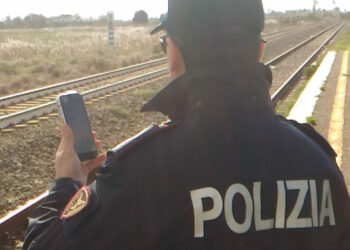 Controlli della Polizia Ferroviaria nella provincia di Crotone con smartphone di nuova generazione
