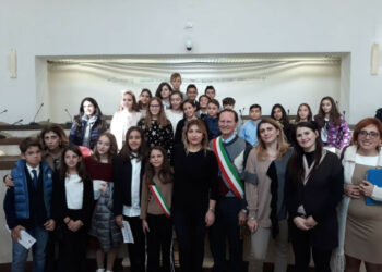 Crotone: insediato il nuovo Consiglio Comunale dei Ragazzi della Scuola “Anna Frank”