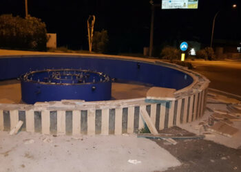 Danneggiata la fontana ingresso sud del comune di Cotronei