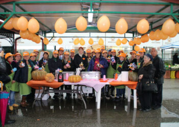 Domenica 25 novembre, anche al Farmer’s Market di Crotone il rosa si è tinto d’arancione