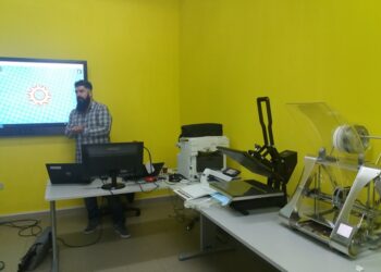 Due tecnici illustrano la modellazione e stampa 3D al corso di alta formazione dell’IPSIA Barlacchi di Crotone