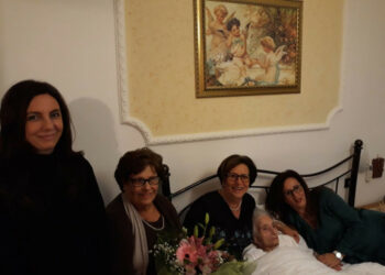 I 100 anni di Nonna Carmina di Crotone, un secolo d’amore familiare
