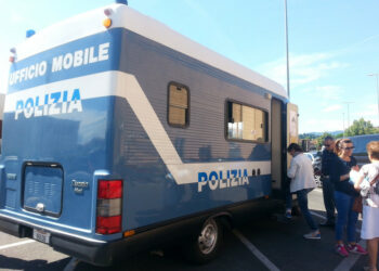 Il Camper della Polizia di Stato domenica 25 novembre in piazza Pitagora a Crotone contro la violenza di genere