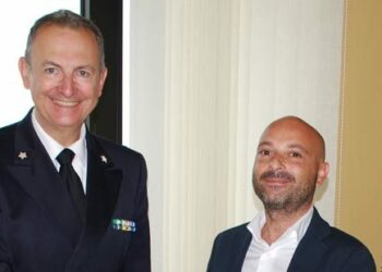 Il capitano Parretta porta i saluti del Collegio nazionale capitani al nuovo comandante Greco della Capitaneria Crotone