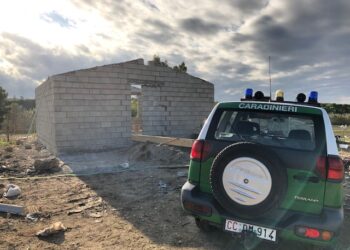 Isola Capo Rizzuto, Sequestrate due costruzioni rurali abusive in area demaniale