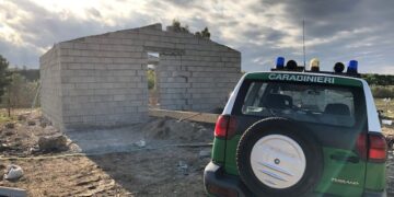 Isola Capo Rizzuto, Sequestrate due costruzioni rurali abusive in area demaniale