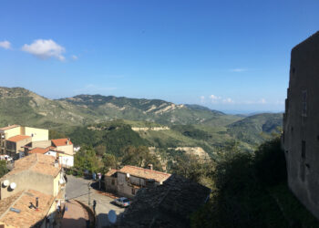 La Senatrice Margherita Corrado del M5S, in visita nel piccolo borgo ionico di Scala Coeli