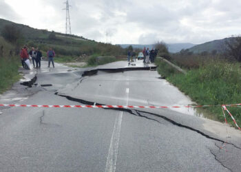 Maltempo, molti danni anche a Melissa: Chiusa la strada SP12 e traffico deviato a Carfizzi e Strongoli