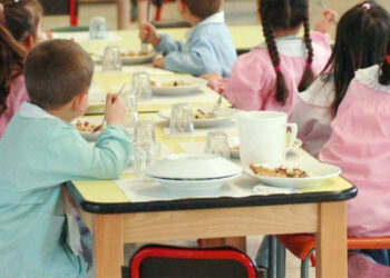 Domani lunedi 5 novembre riapertura Mensa Scolastica a Cirò Marina, alle 10.30 Protesta dei genitori davanti al Comune