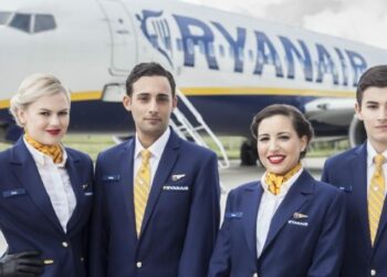 Ryanair assume Hostess e Steward, ecco le date e le città delle selezioni